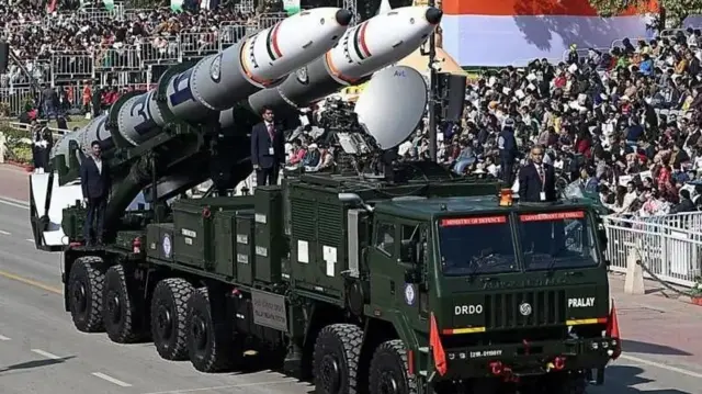 ভারতের হাতে ১৭২টি ও পাকিস্তানের হাতে ১৭০টি পারমাণবিক ওয়ারহেড আছে