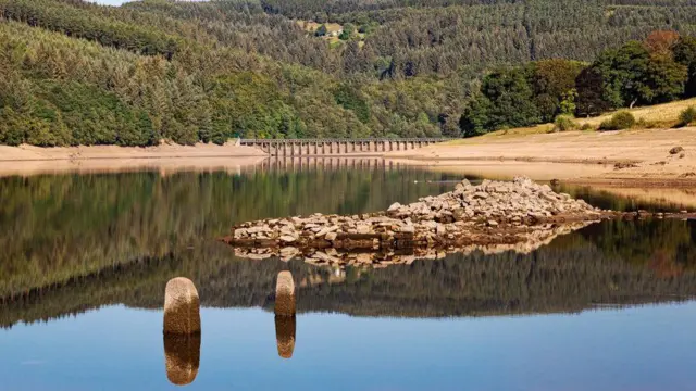 کلیسای درونت که در دهه ۱۹۴۰ زیر آب رفت