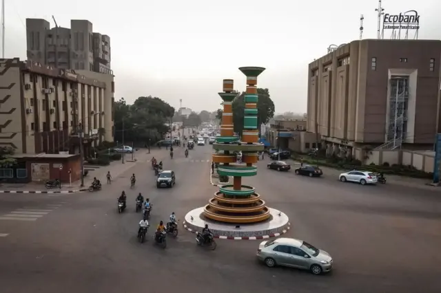 Un rond-point de Ouagadougou