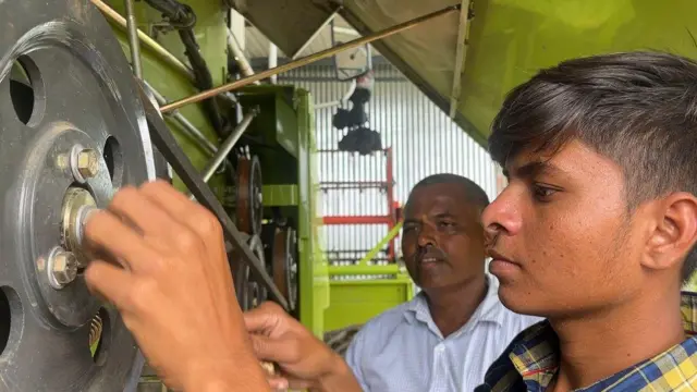 सतीश यांनी या व्यवसायातून तरुणांना रोजगार उपलब्ध करुन दिला आहे.