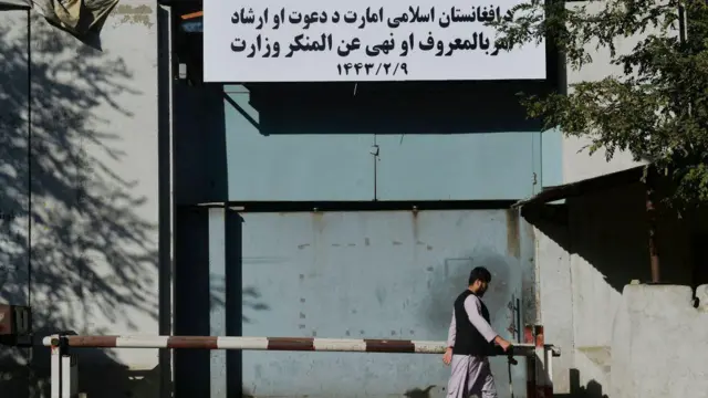 د امربالمعروف پر محتسبینو نیوکه دا ده، چې په ښه توګه نه دي روزل شوي‌، ځکه نو چلند یې له سپکاوي‌ ډک دی.