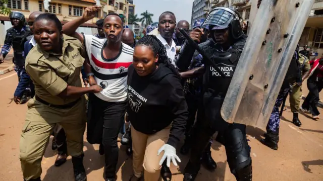 உகாண்டாவில் தீவிரமடையும் ஊழலுக்கு எதிரான மக்களின் போராட்டம்