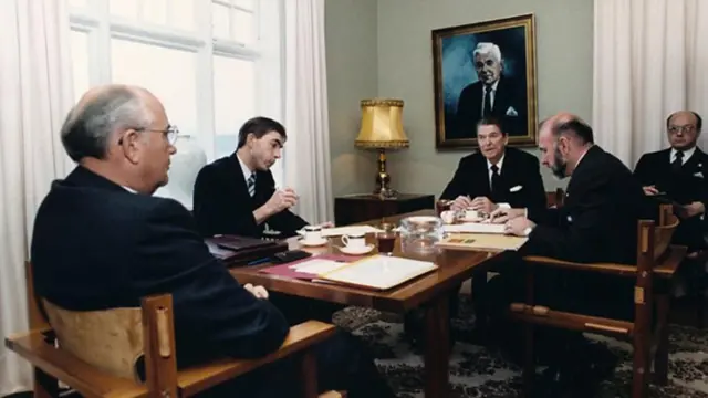 मिख़ैल गोर्बाचेव और रीगन