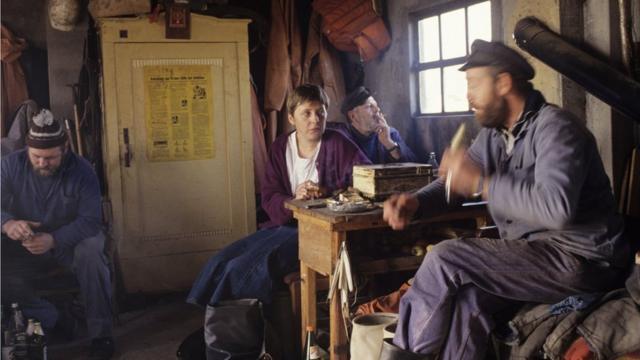 Election campaign, visiting a fisherman's hut in Lobbe on the island of Ruegen, Mecklenburg-Vorpommern in November 1990