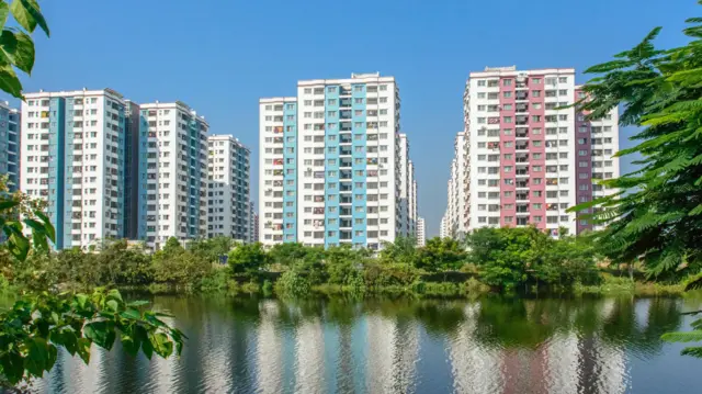 আবাসন প্রকল্পের আওতায় ফ্ল্যাটও বরাদ্দ দিয়ে থাকে রাজউক।