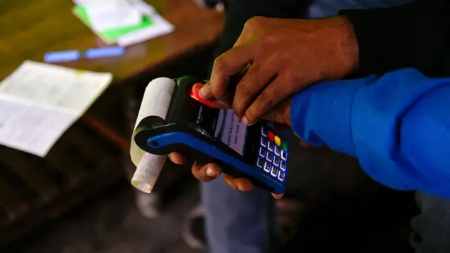 பண மதிப்பீட்டிழப்பு நடவடிக்கை - பிரதமர் மோடியின் துணிச்சலுக்கு விடப்பட்ட சவால்