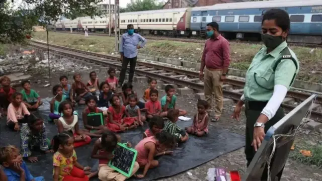 వీధుల్లో విద్యాభ్యాసం