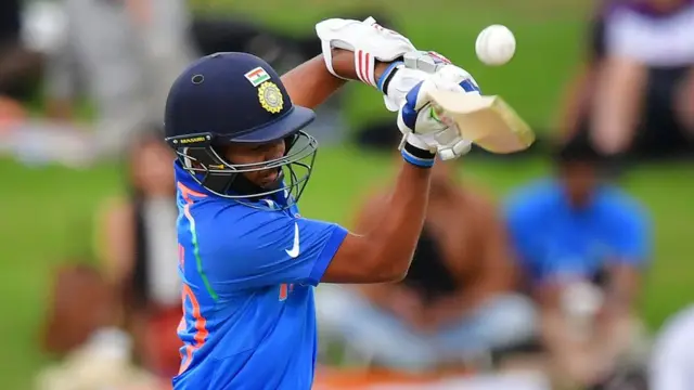 పృథ్వీ షా బ్యాటింగ్