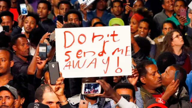 كانت هناك احتجاجات عامة في إسرائيل عندما حاولت الحكومة إضفاء الطابع الرسمي على سياسة الترحيل في 2018