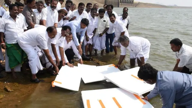 அமைச்சர்