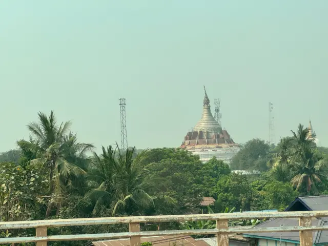 စစ်ကိုင်းမြို့က စေတီပုထိုးတွေပျက်စီးနေတဲ့မြင်ကွင်းများ။ 