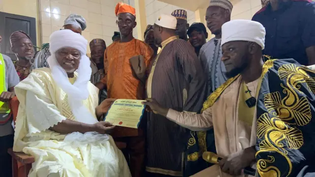 Aworan Sẹnẹto Ayoade Adeseun ati Sheikh Toliat Ayilara