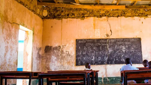 Wasu azuzuwan sun tsattsage