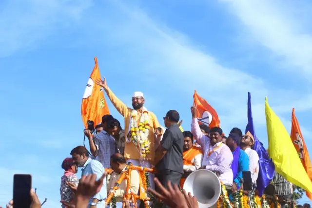 संभाजीनगर जिल्ह्यातील सिल्लोडचे माजी मंत्री आणि आमदार अब्दुल सत्तार यांचा मुलगा समीर सत्तार नगराध्यक्ष म्हणून निवडून आले.