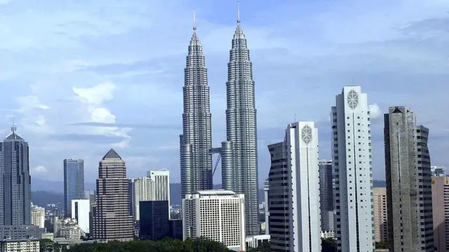 மகாதீர்: நாடு திரும்பும் மலேசியர்கள் 14 நாட்கள் தனிமைப்படுத்தப்படுவர்