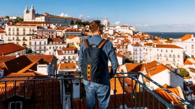 आखाती देशांऐवजी लोक आता युरोपला प्राधान्य देत आहेत, कारण तिथे नागरिकत्व मिळण्याची शक्यता आहे.