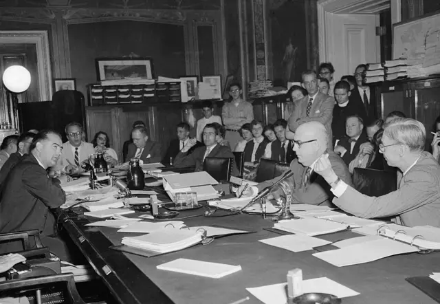 Una audiencia del comité que presidió McCarthy en 1953
