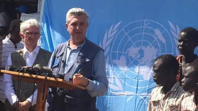 Umukuru w'igisata ca ONU kijejwe impunzi, Filippo Grandi, mu nkambi ya Kakuma