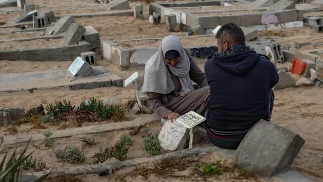 حرب غزة: عشرات القتلى في غزة في ثاني أيام العيد، بينهم 5 أثناء محاولتهم الحصول على مساعدات