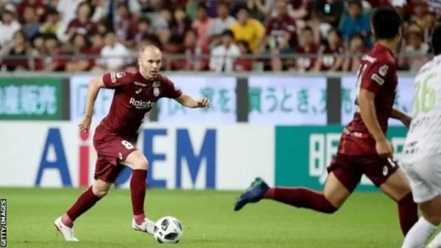 Mchezaji wa zamani wa Barcelona Andres Iniesta, 35