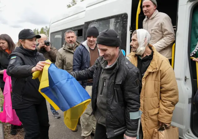 اسیران جنگی اوکراین در حال بازگشت به کشورشان