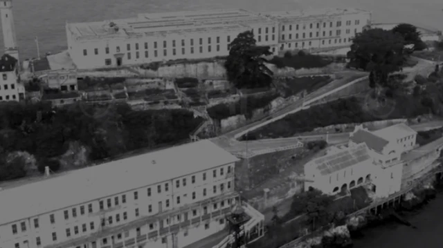 கடும் கட்டுப்பாடுகள் உள்ள சிறையிலிருந்து ஸ்பூனின் உதவியுடன் மூன்று பேர் தப்பித்த கதை