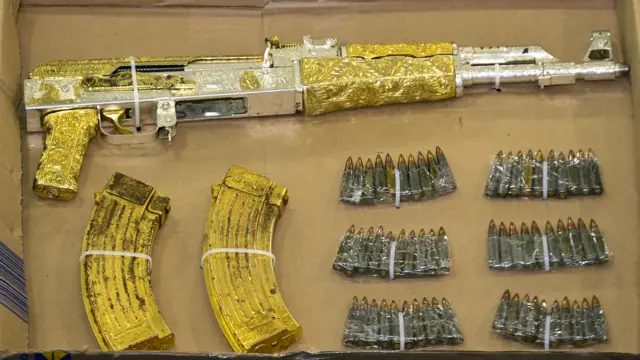 Armas de oro de narcos