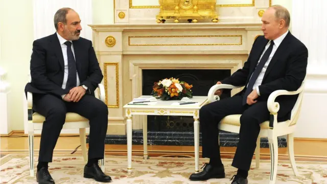 Paşinyan Moskvada Putinlə görüşüb