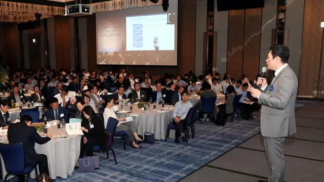 7일 서울 종로구 포시즌스호텔에서 열린 남북경협 비즈니스전략포럼에서 김정남 삼정KPMG 상무가 발표하고 있다