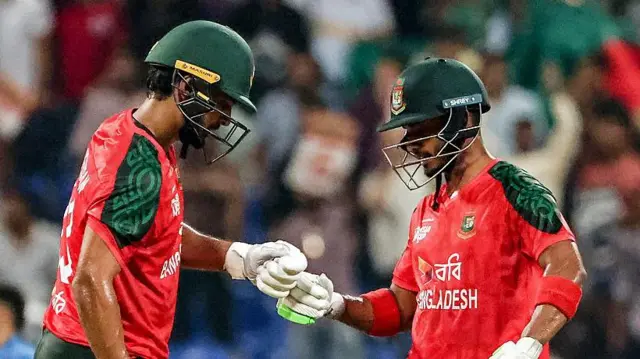 গতরাতে আফগানিস্তানকে হারিয়ে পরের রাউন্ডে খেলার আশা ভালোভাবেই টিকিয়ে রাখলাে বাংলাদেশ।