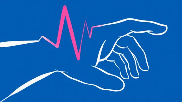 కరోనావైరస్: రక్షణకు డస్ట్ బిన్ కవర్లు వేసుకుంటున్న బ్రిటన్ వైద్య సిబ్బంది