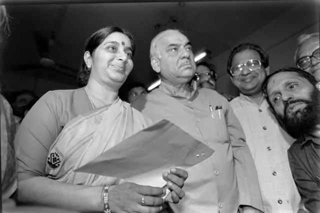 पूर्व केंद्रीय मंत्री सुषमा स्वराज, मदन लाल खुराना, दिल्ली के पूर्व वित्त मंत्री जगदीश मुखी और दिल्ली नगर निगम के बीजेपी नेता सुभाष आर्या (फाइल फोटो)