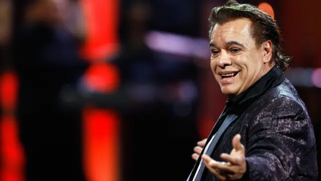 Juan Gabriel en el escenario.