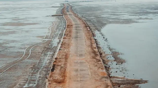 કચ્છનું રણ, કચ્છનું નાનું રણ, ખારાઘોડા, ગુજરાતની ભૂગોળ, કચ્છનો ઇતિહાસ, કચ્છના રણમાં ભૂલા પડવું, અગરિયા, બીબીસી ગુજરાતી, કચ્છ, સફેદ રણ, મીઠાનું ઉત્પાદન, ગુજરાત