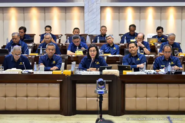 Menteri Keuangan Sri Mulyani Indrawati rapat kerja dengan Komisi XI DPR, Rabu (13/11).