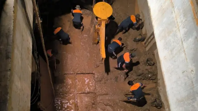 "දැන් ජල පාරිභෝගියන්ට ගැටලුවක් නැතිව අඛණ්ඩව සපයන්න පුළුවන්." යැයි චන්දන බණ්ඩාර සඳහන් කළේය.
"ගුණාත්මකභාවට ගැන ගැටලුවක් මතු ව නැහැ." 