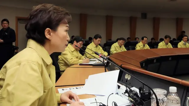 21일 서울 구로철도교통관제센터를 방문해 철도노조 파업 비상수송 현장점검 관련 업무보고에 참석한 김현미 국토교통부 장관
