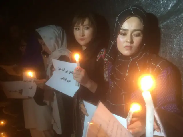 مراسم شمعافروزی برای قربانیان حمله انتحاری دهبوری کابل