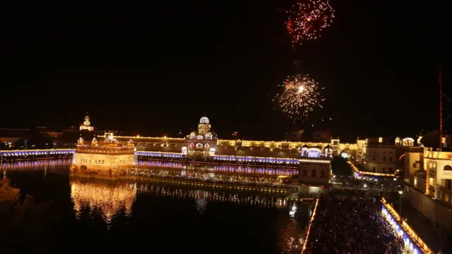 सुवर्ण मंदिरातील आतषबाजी