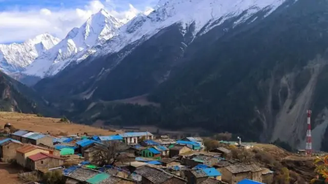 दार्चुलाको व्यास गाउँपालिका, यो स्थानभन्दा पारि नेपालले दाबी गर्दै आएको कालापानी, लिपुलेक र लिम्पियाधुरा पर्छन्