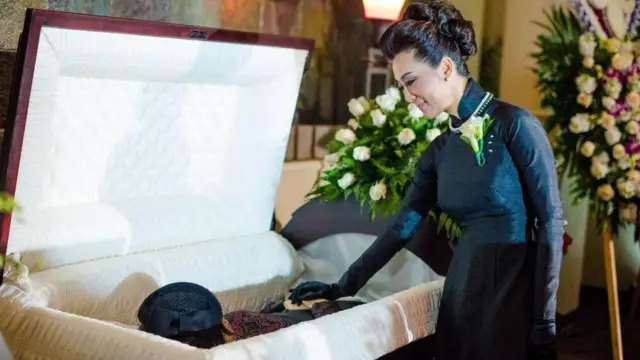 Bà Nguyễn Cao Kỳ Duyên vĩnh biệt mẹ