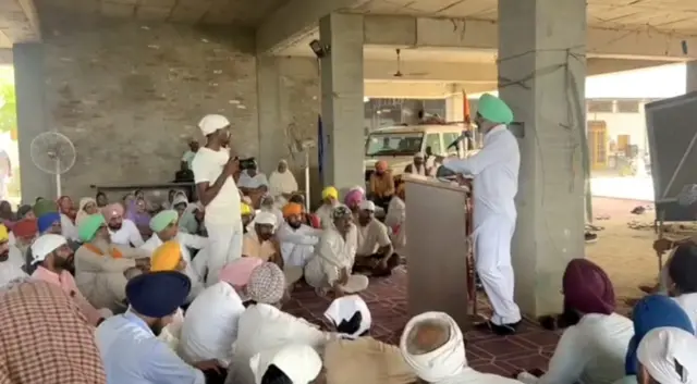 ਪਿੰਡ ਦੇ ਲੋਕ 