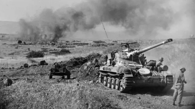 Tanques en la península del Sinaí durante la Guerra de los Seis Días.