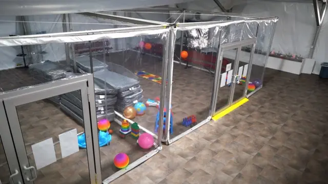 La instalación temporal para retener a los migrantes en Yuma.