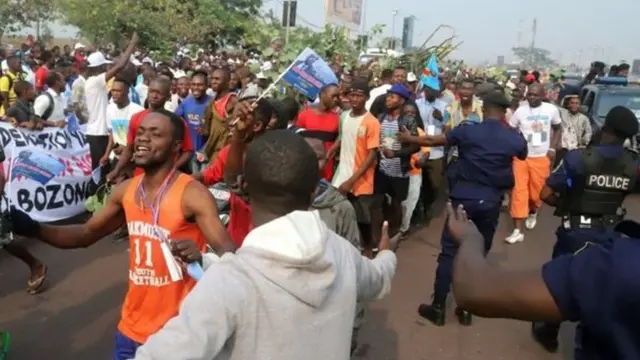 Polisi walirusha vitoa machozi kuwatawanya wafuasi wa bemba ili aweze kupita