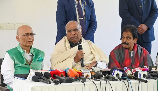 बुधवार को कांग्रेस ने एक प्रेस कॉन्फ़्रेंस कर अदालत के फ़ैसले का स्वागत किया