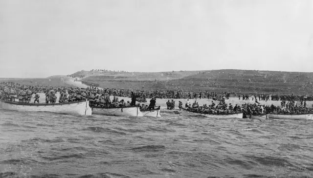 Avusturyalı askerler Gelibolu'ya çıkıyor 1915