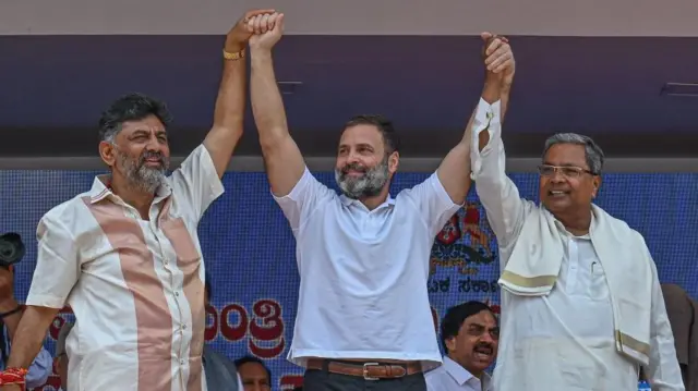 राहुल गांधी कर्नाटक में शपथग्रहण के समय राहुल गांधी की यह तस्वीर काफी चर्चा में रही थी. (2023)