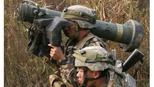 Танкадан коргонуу комплекстери менен көп өлкөлөрдүн армиялары куралданган.