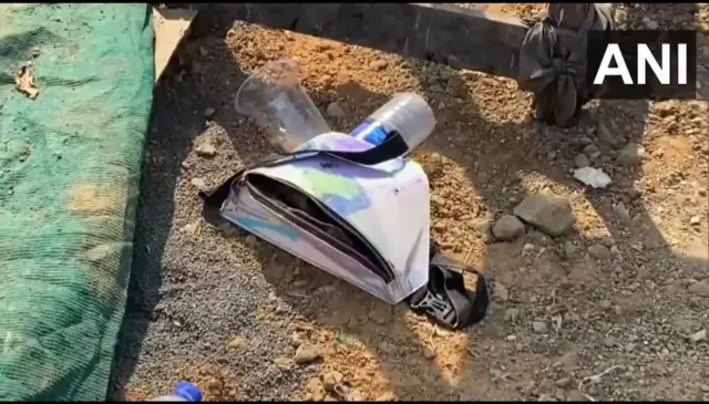 ठाणे शहरातील कसारवडवली येथे खाडीजवळ रेव्ह पार्टीत पोलिसांचा छापा.